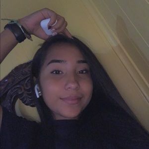 Meet your Posher, Antonia